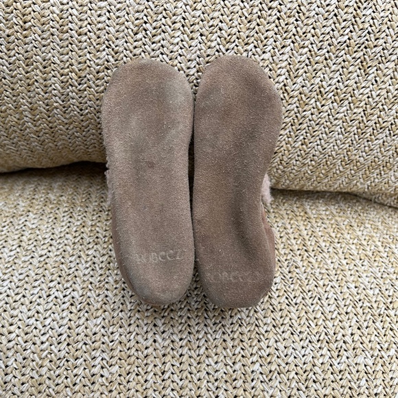 Robeez Soft Soles 12-18 months crib shoes - Picture 2 of 4
